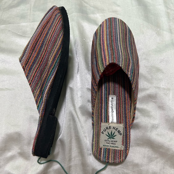 Multi Colored Natural Hemp Sandals Clogs Handmade in Nepal - Picture 4 of 4